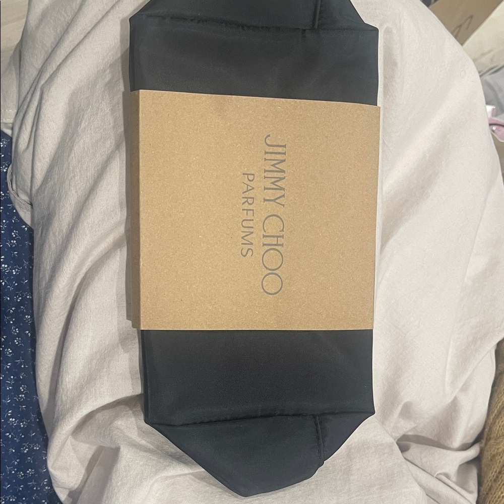 Jimmy Choo Black Parfums Protective toiletry bag⭐️⭐️⭐️⭐️⭐️⭐️ great for travel